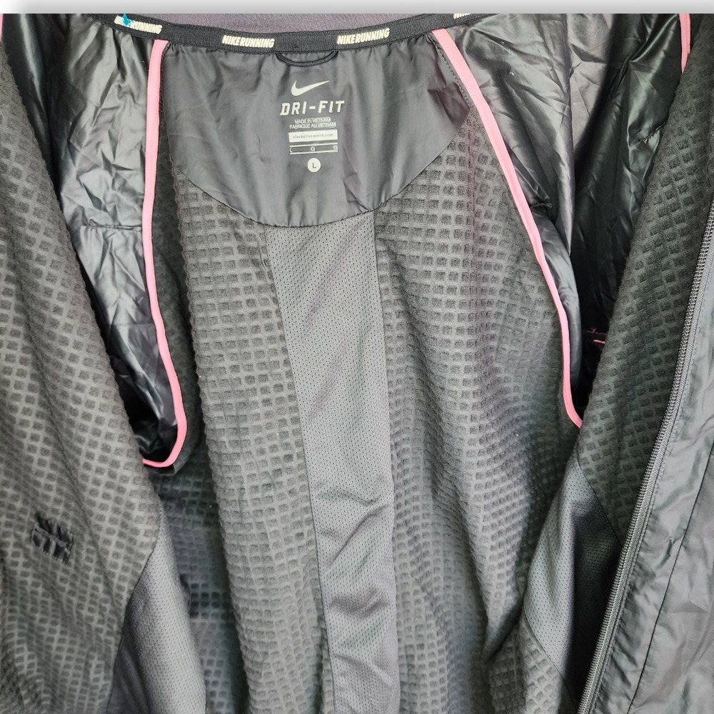 NikeRunning Size L Dri-Fit‎ Vented Insulated Jacket Black with 97005 graphics - Picture 4 of 9